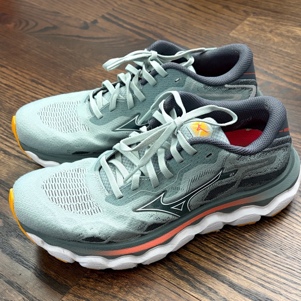 Mizuno Wave Horizon 7 Sneaker (Women) - Size 8